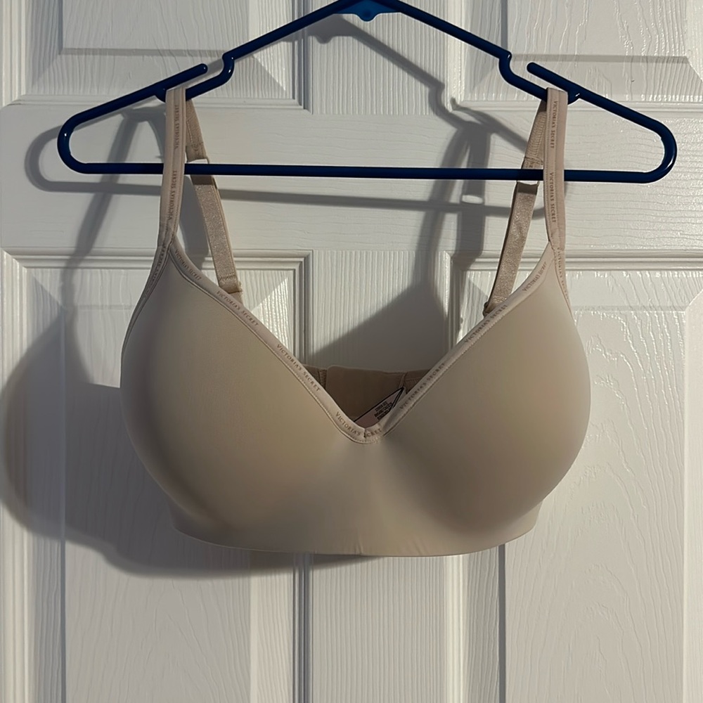 VS wireless lightly lined t-shirt bra 34DDD